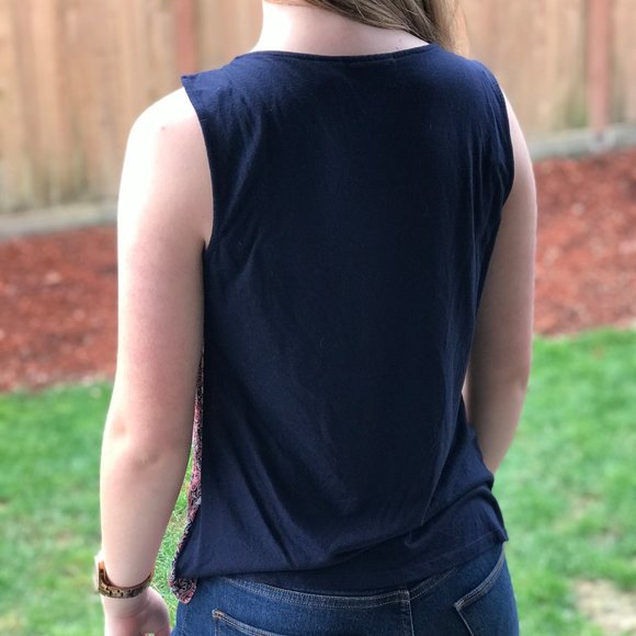 🦋🦋LIZ CLAIRBORNE Flowy Tank🦋🦋 - Picture 3 of 4